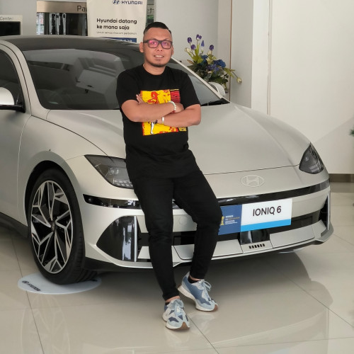 Sales  hyundai Surabaya